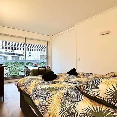 2 Pieces Avec Balcon - Parking - Proche Versailles Apartment